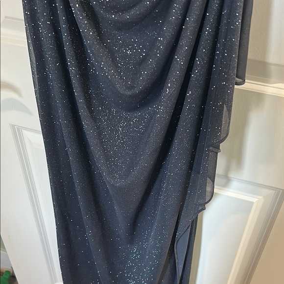 Elegant Alex Evenings Dress - Picture 6 of 9